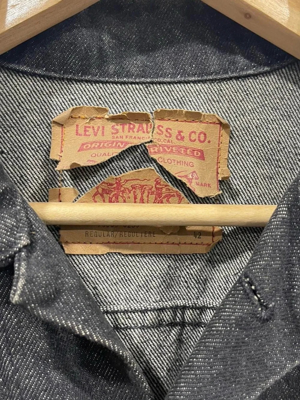 Embroidered Levis Denim Jacket - Picture 4 of 5